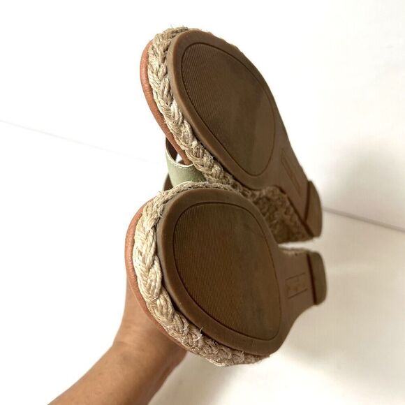 Tommy Bahama Sandals Womens 9.5M Metallic Gold Comfort Casual Wedge Slip On Shoe - Picture 7 of 10